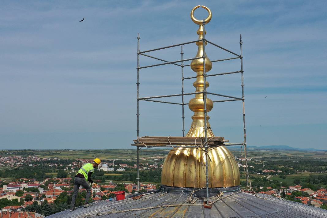 Selimiye Camisi'nin ana kubbe aleminin montajı tamamlandı 9